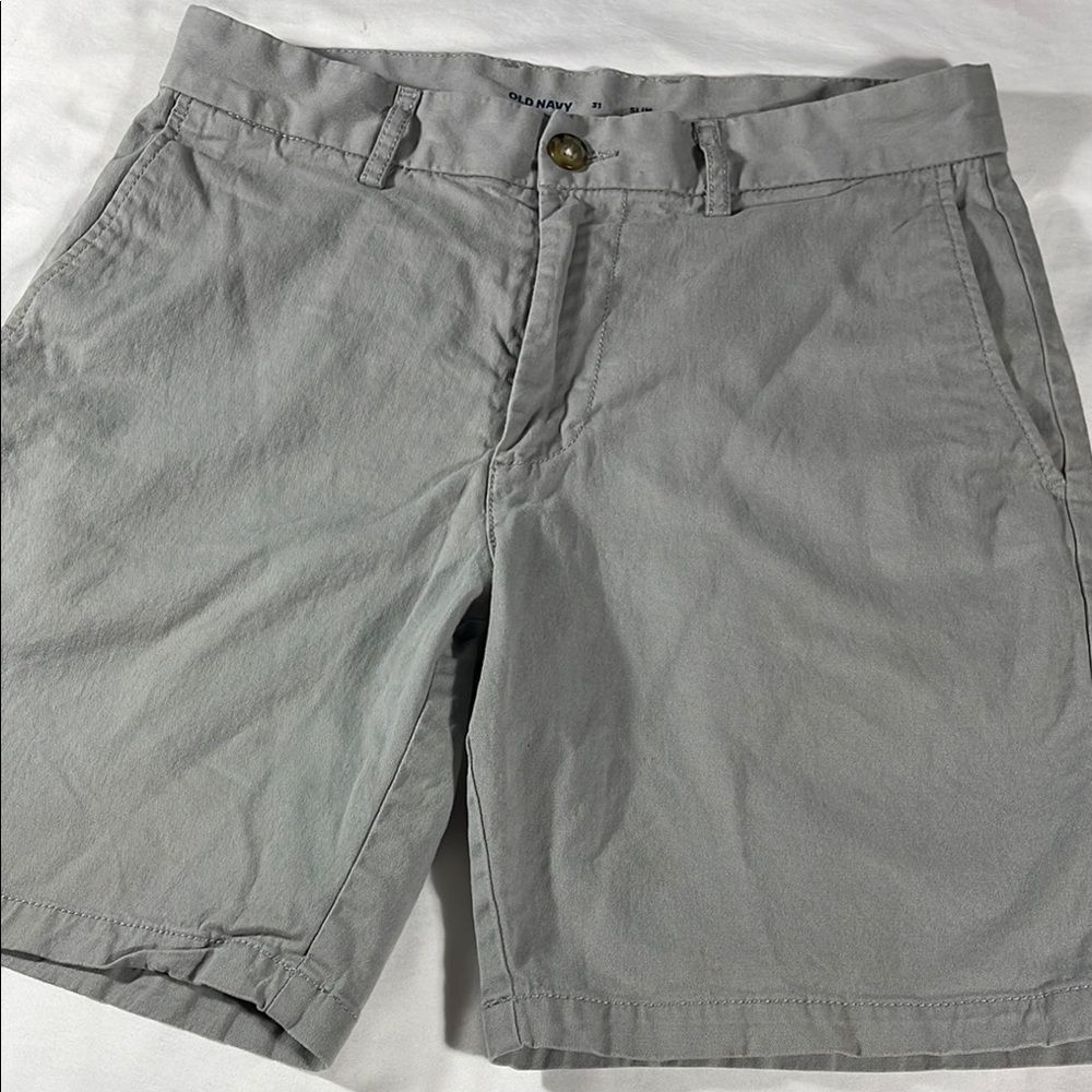 Old Navy mens grey basic Slim flat front 8" inseam chino shorts - size 32